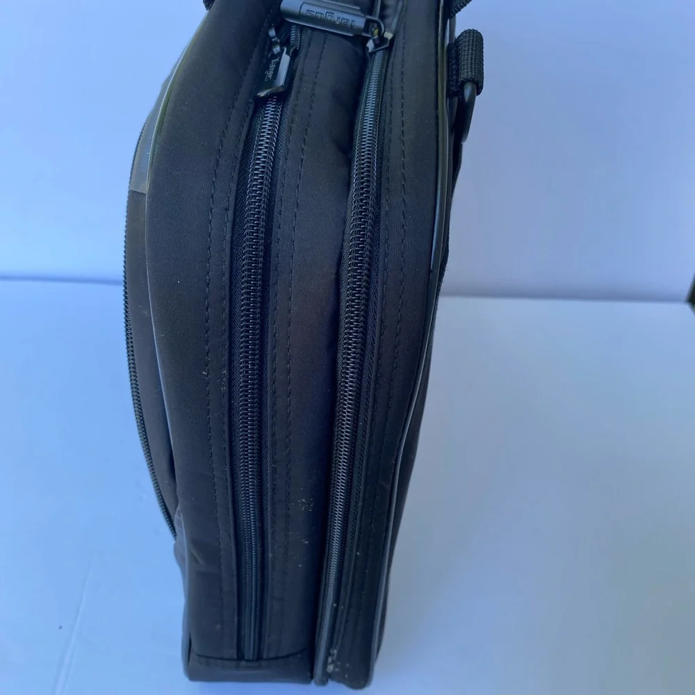 Targus - Black polyester slim laptop with gray trim briefcase, 15.6”W/13”H/4”D
